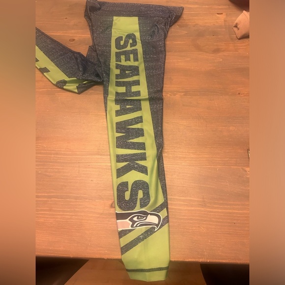 NFL GEAR Seattle Seahawks leggings size L - Picture 2 of 4